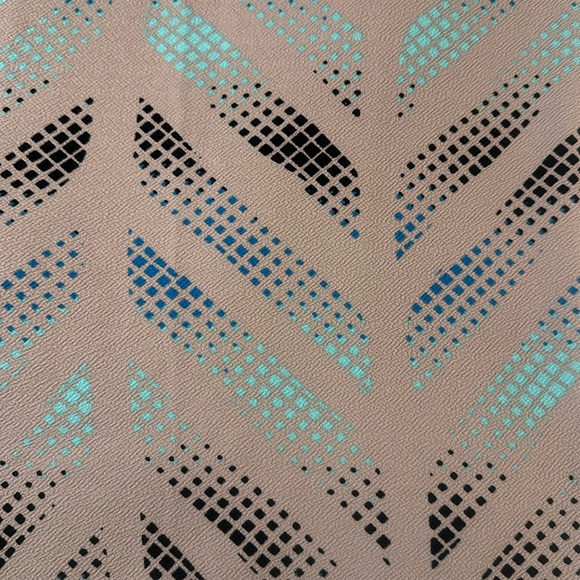 LuLaRoe Women’s Cassie Pencil Skirt/Size: L /Color: Lavender-Multi Design (NWT) - Picture 4 of 7